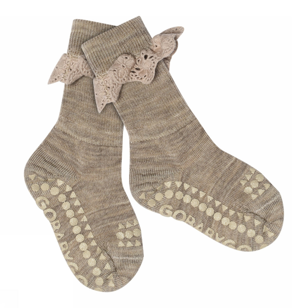 Og Baby Go antiskli sokker i ull med lace